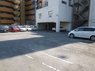 【駐車場】