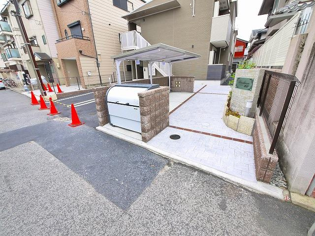 レジデンス新道のエントランス