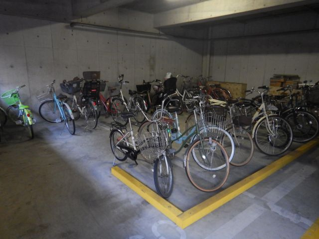 ナビシティ徳川Iの駐車場