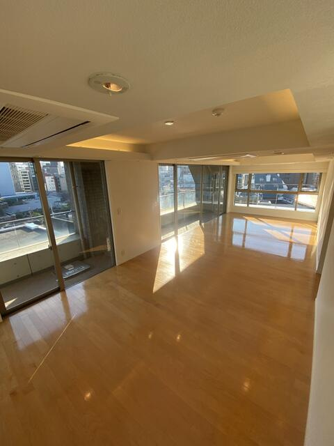 千代田区六番町の賃貸マンションの居間・リビング