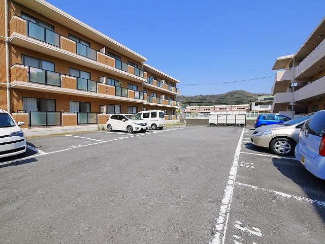 ベルコート東生駒　Bの駐車場