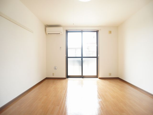 【居間・リビング】 | シェルルあずま | 照明器具、エアコン付きです♪