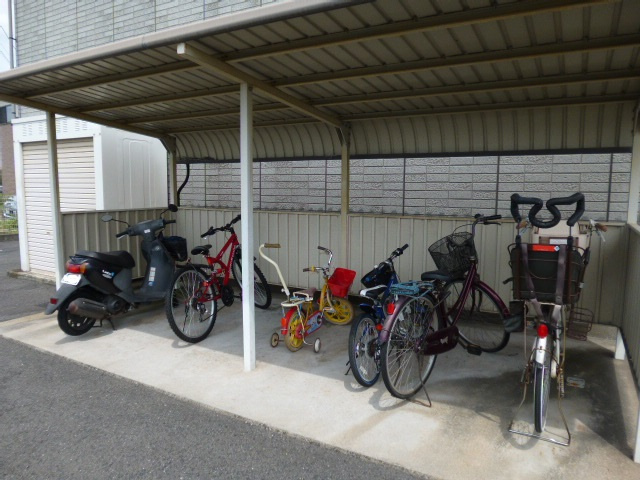 倉敷市白楽町のアパートのその他共用部分|自転車置き場