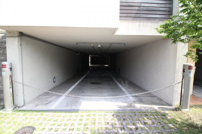 【駐車場】 | ゼファーヒル