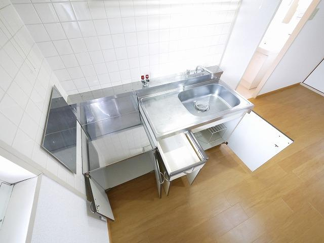 ルミエール３号館のキッチン|コンパクトなキッチンで掃除もラクラク