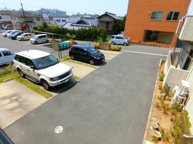 フェリスタの駐車場