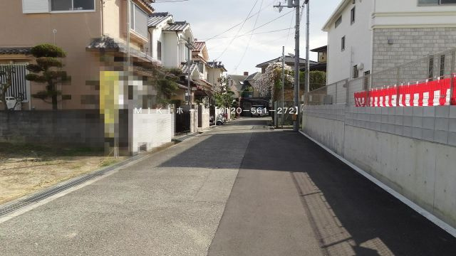 箕面市外院３丁目　土地の前面道路含む現地写真