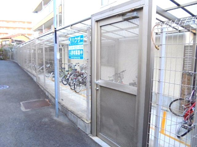 【その他共用部分】 | ヴィラほったⅡ | 扉付きの安全な駐輪場★