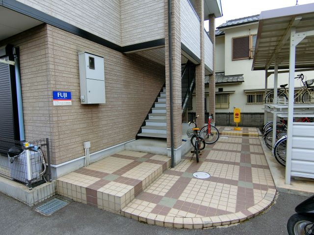 COZY HOUSE GUMINOKI のエントランス