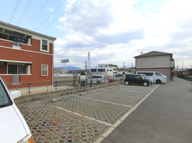 COZY HOUSE GUMINOKI の駐車場