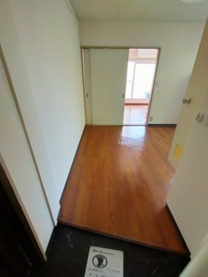 【玄関】 | ローレンスハイム