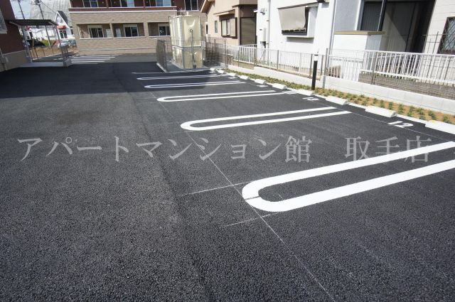 アルカンシェルⅡの駐車場