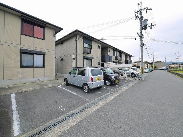 ジェイアール郡山Aの駐車場|駐車場に車を止められます