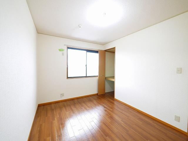 ジェイアール郡山Aの洋室|個人の部屋や寝室として使える洋室です