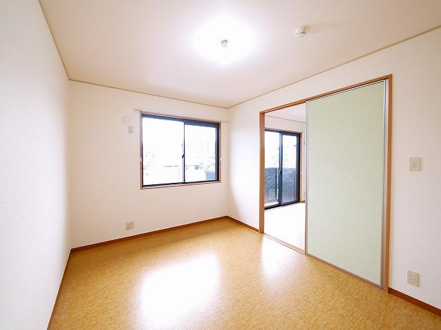 ジェイアール郡山Aの洋室|広々とした洋室です