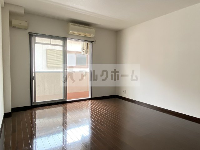 ブリューゲルの居間・リビング|ブリューゲル（八尾市植松町）　居室スペース