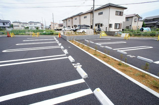 シャンボア　4の駐車場