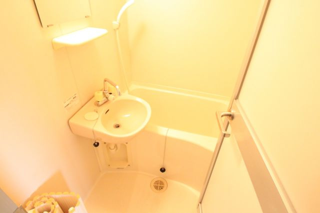 メゾンドファミールの浴室|近鉄長瀬駅まで徒歩６分！