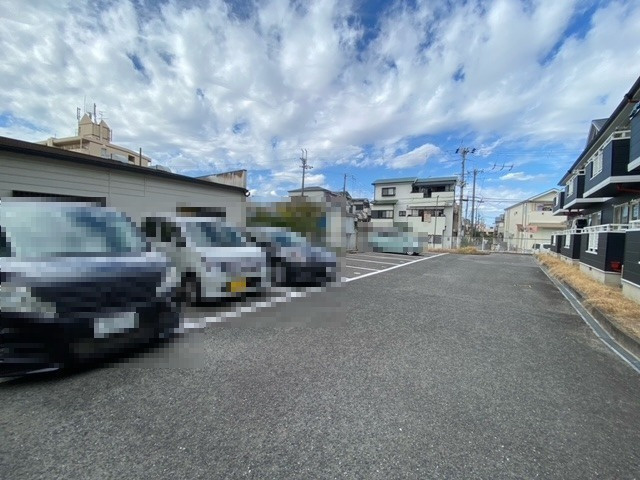 サマックスＹＵＩハイツの駐車場