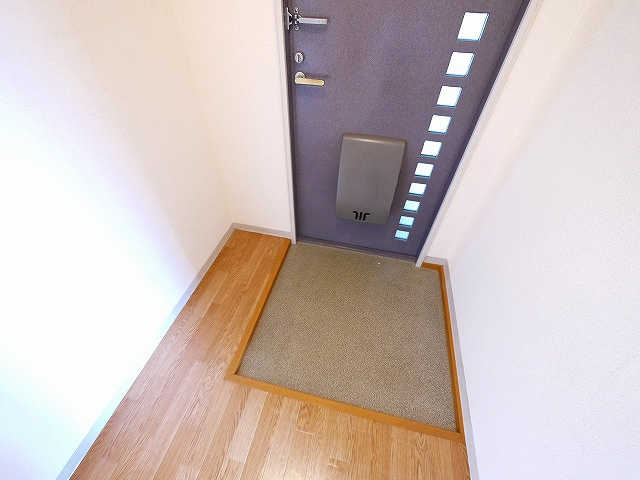 グランドゥールＢの玄関|明るい玄関です