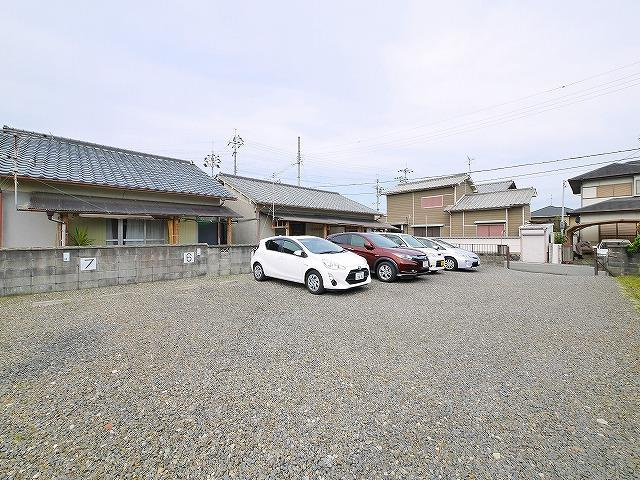 三碓3丁目テラスハウスの駐車場