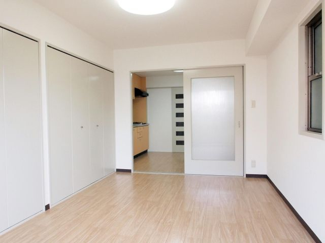 ドムール岸里東の居間・リビング