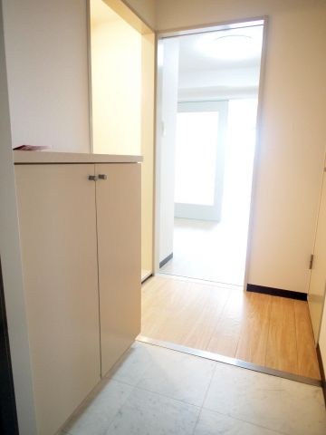 ドムール岸里東の玄関