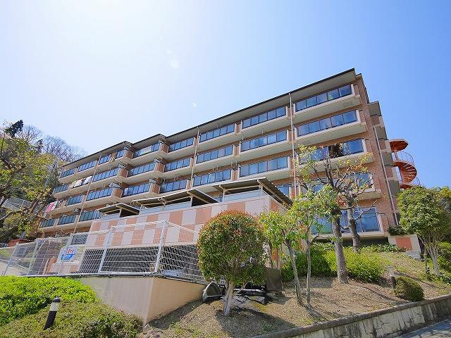 フローラル生駒の外観