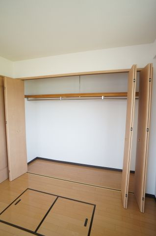 グランシャリオの収納|服をたくさんかけられるクローゼット
