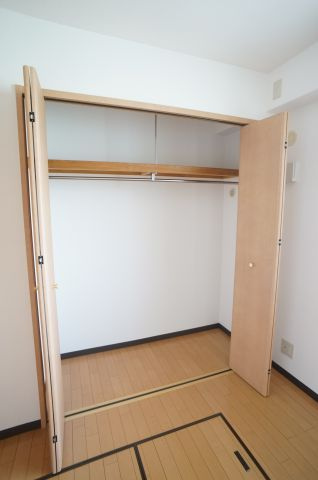 グランシャリオの収納|洋室のクローゼット