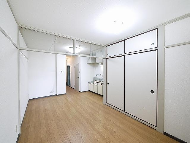 ガーデンハイツ高川の居間・リビング