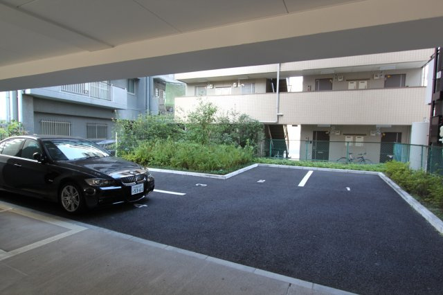 【駐車場】 