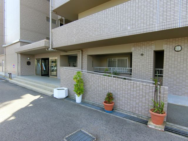 ボナージュ石橋のエントランス