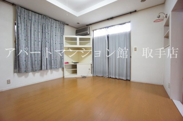 向井邸の居間・リビング