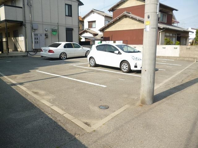 サンコーポ曽根の駐車場