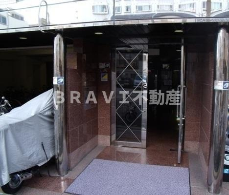 ビバリーヒルズ本田西　BRAVI不動産のエントランス|【ビバリーヒルズ本田西】エントランスです