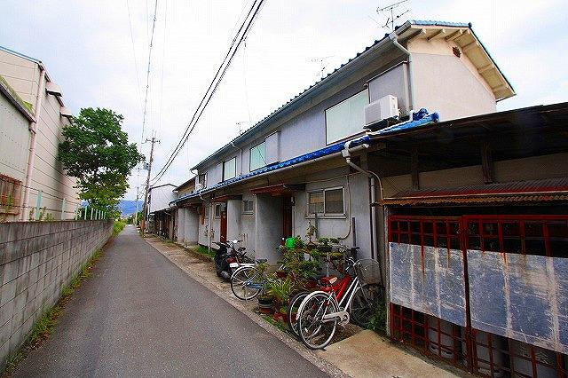 井岡貸家西（四条大路）の外観