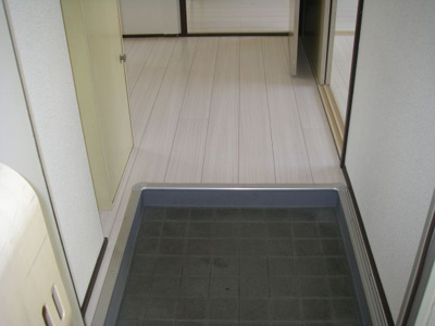 【玄関】 | パナハイツアーバン石田 | 明るい玄関です