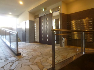 【エントランス】