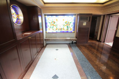 【エントランス】 | シオン阿倍野 | ステンドグラス・左側全面収納