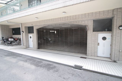 【駐車場】 | シオン阿倍野 | シャッター付　駐車場