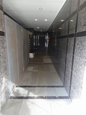 【エントランス】 | グランシャリオ根岸 | グランシャリオ根岸　鶯谷駅から徒歩３分！１階がローソン１００！ＳＲＣ造の外観タイル張りマンション！オートロック付！尾竹橋通り沿い！