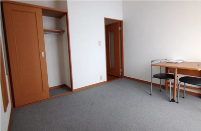 【居間・リビング】 | 多摩川 | 1階はフローリング、2階以上はカーペットタイプとなります。