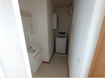 【玄関】 | 多摩川 | 1階はフローリング、2階以上はカーペットタイプとなります。