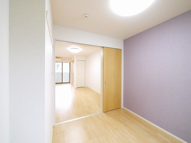 フォンテーヌ　Ｎ－Ⅵの寝室|広くて明るい寝室