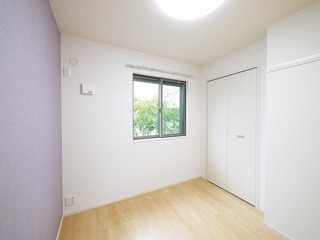 フォンテーヌ　Ｎ－Ⅵの洋室|明るい洋室です