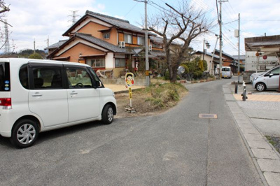 【前面道路含む現地写真】 | 大津市本堅田5丁目2341-4　売土地 | 東側道路