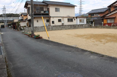【前面道路含む現地写真】 | 大津市本堅田5丁目2341-4　売土地 | 南東側道路別角度