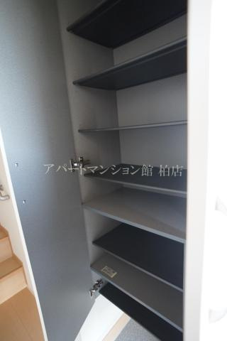 クレセントＤの玄関