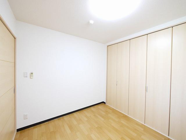 エクセレント天理の洋室|ゆったりした洋室です